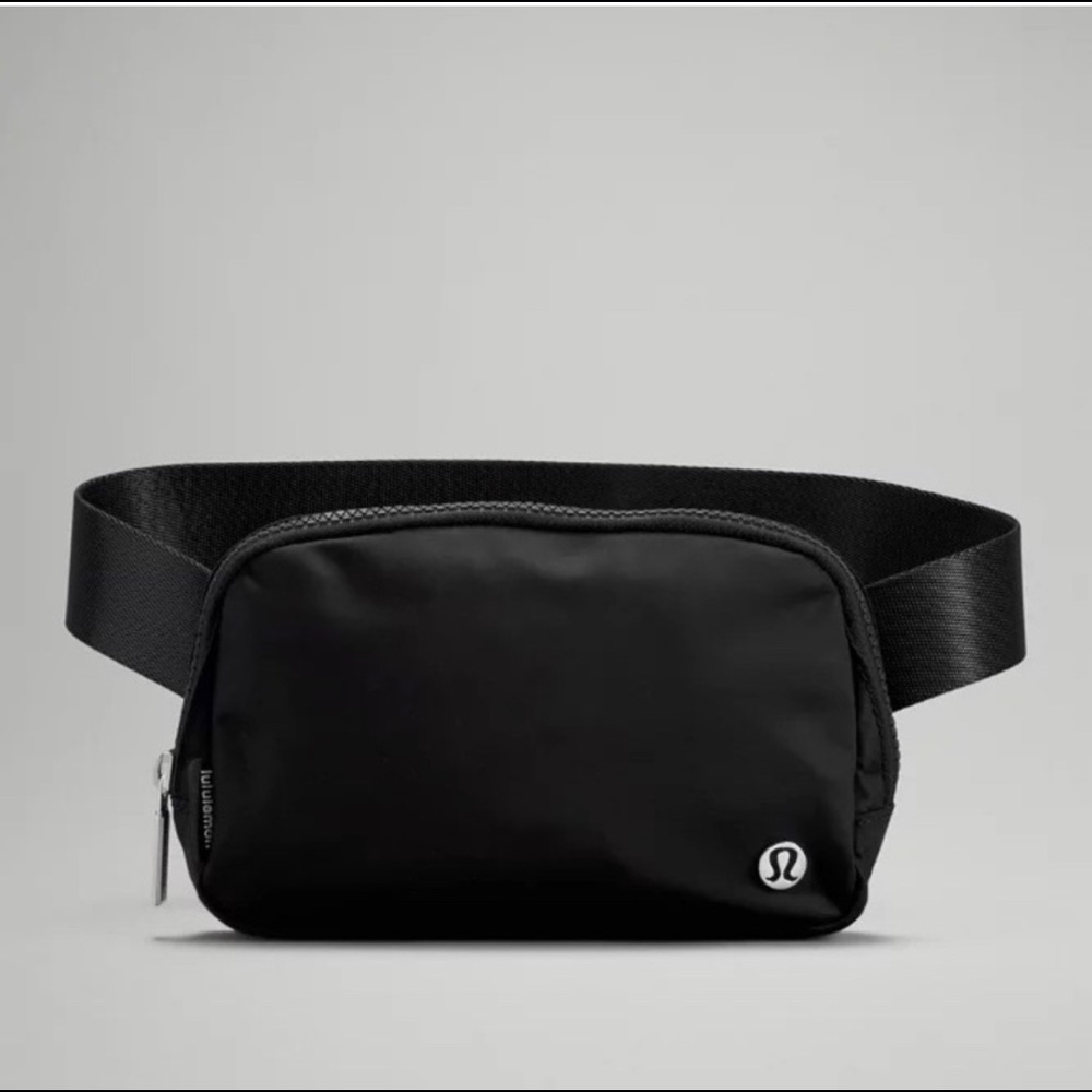 Lululemon everywhere belt bag black NWT